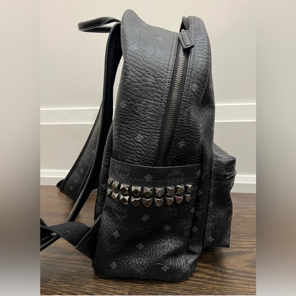 i’m selling a used mcm backpack because i no longer use it - Picture 4 of 7